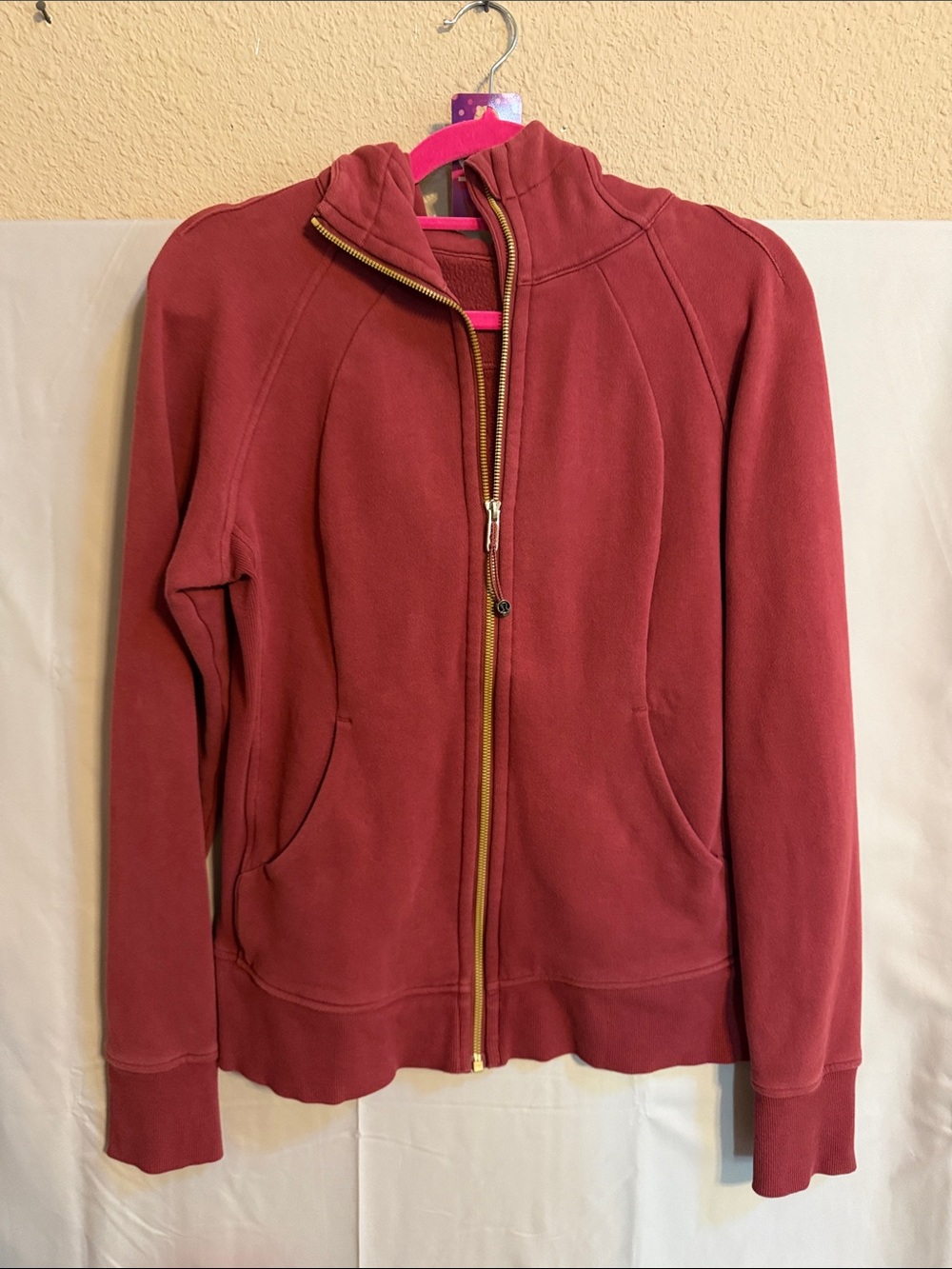 Lululemon Scuba Hoodie *Light Cotton Fleece
Size 10
Savannah / Gold
H162 - Picture 8 of 10